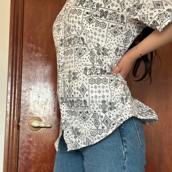 Patterned Botton Down Shirt! - Picture 4 of 8
